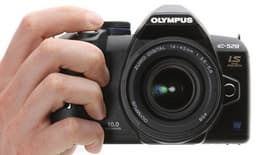 Камера Olympus E-520 со встроенным стабилизатором дебютировала официально
